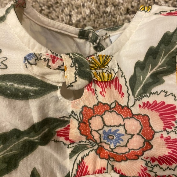 Brand New Flowered Outfit - Picture 3 of 9